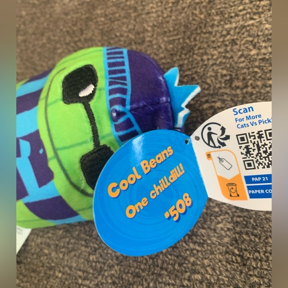 Cats vs Pickles NWT Set of one cat/one pickle - Picture 2 of 3